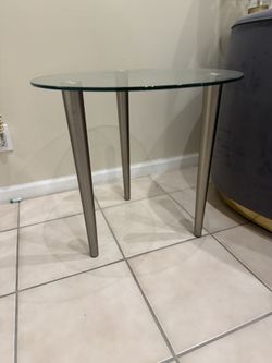 2 Glass Top with silver legs End Tables/night Stand