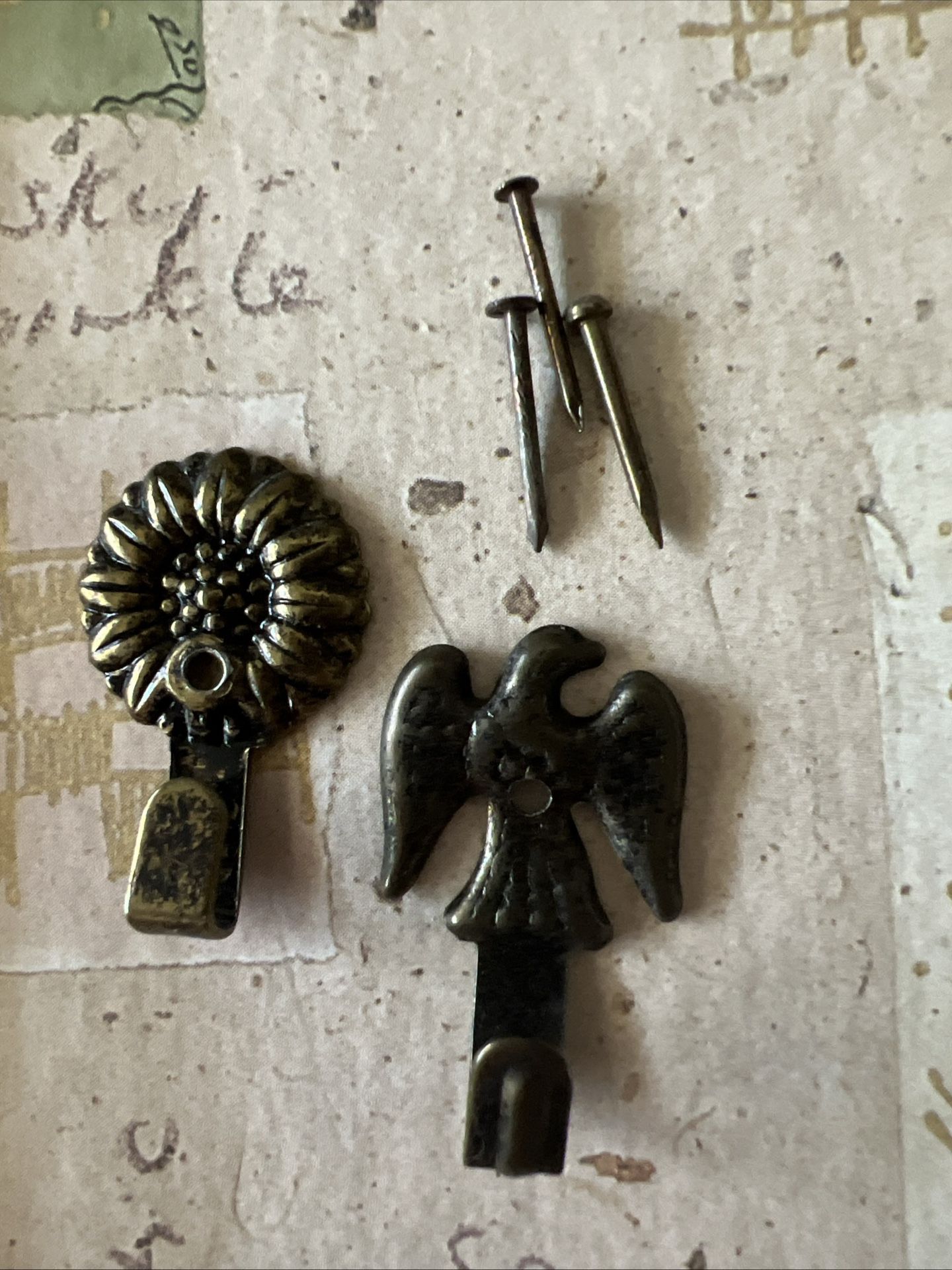 VTG Pr Of Minature Brass Eagle & Sunflower Pic/Key Hooks 1.25 x 1 x.25” W/Nails