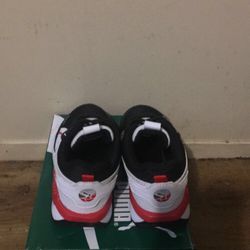 8 Kids Black, White And Red City Rider Pumas 