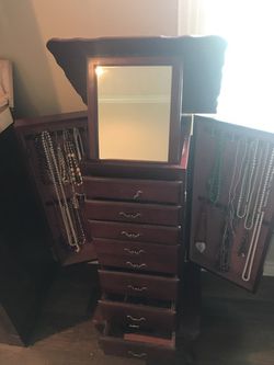 Jewelry cabinet