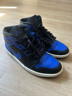(worn) Jordan 1s Mid “Hyper Royal”