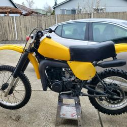 ***1977  YZ250 ***