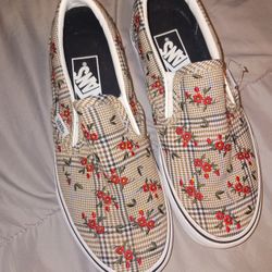 VANS SIZE 6 WOMAN