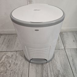 Dekor Diaper Pail, Hands free: step-drop-done
