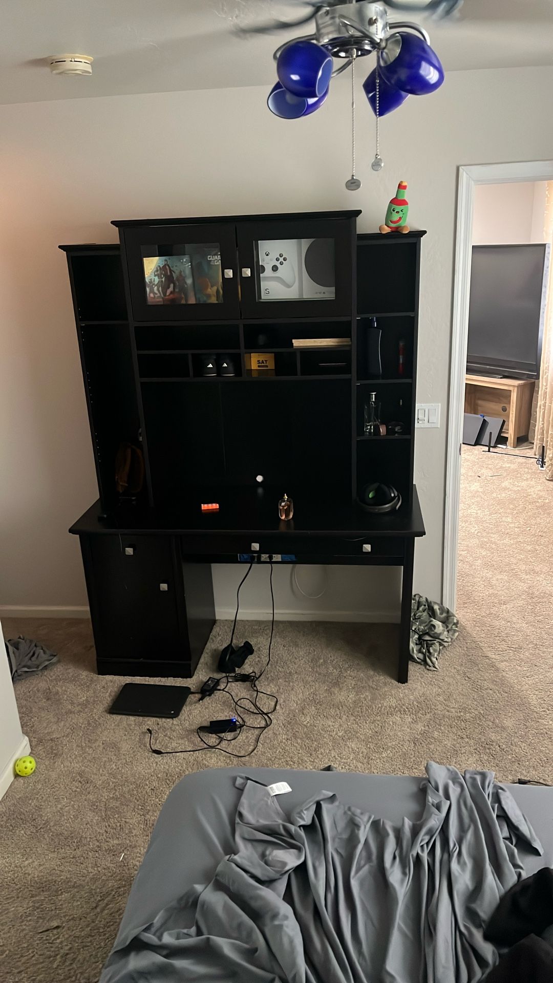 Beautiful Desk With Hutch $200