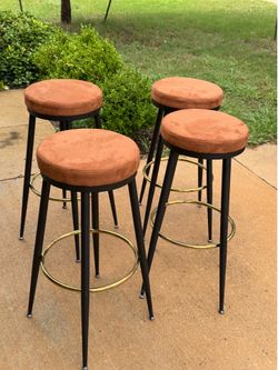 Beautiful barstools set of 2 sleek and super comfortable