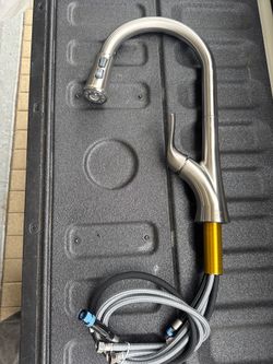 Brand New Glacier Bay Pull-Down Kitchen Faucet – $35 🚰