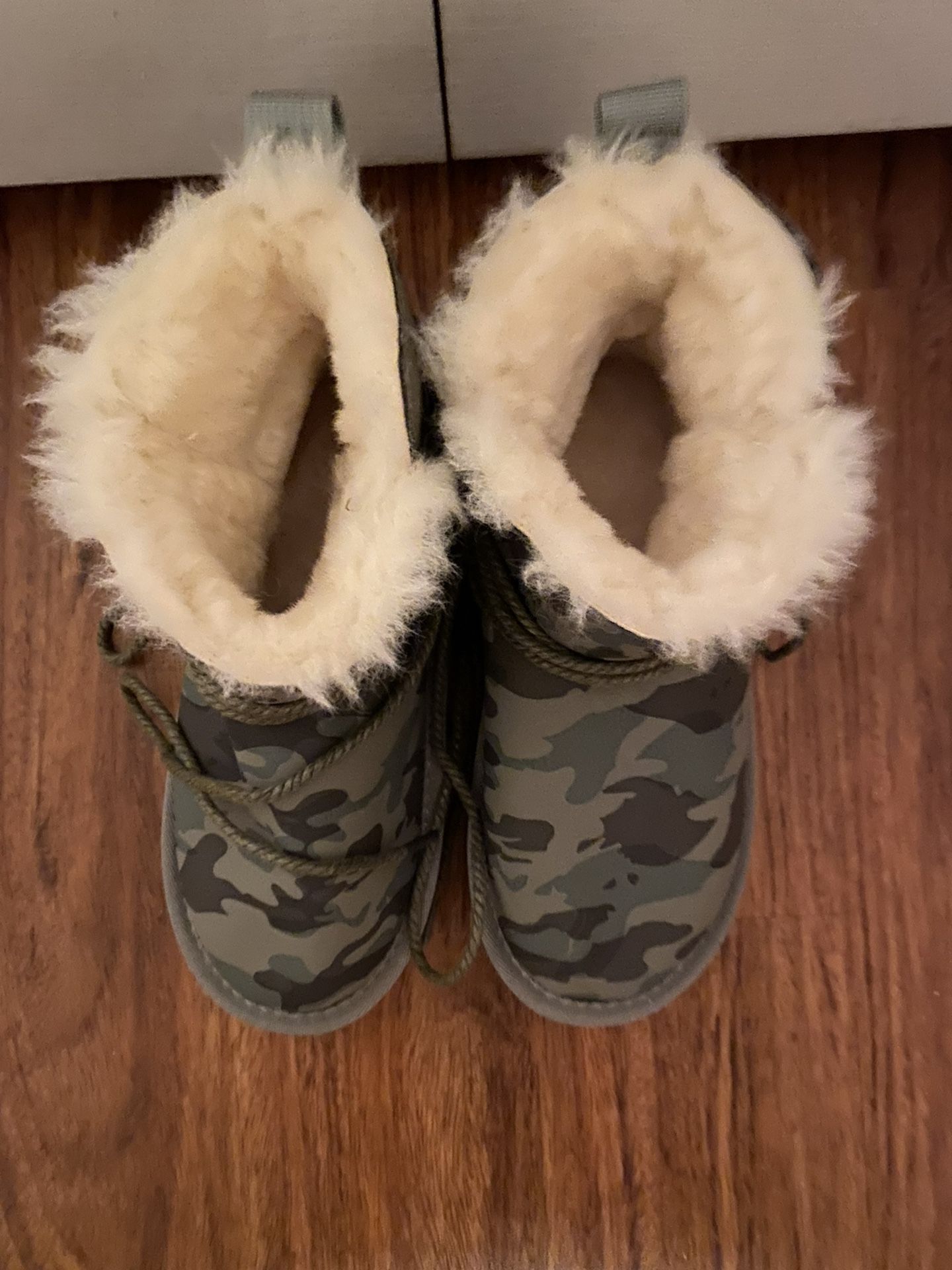 Size 40, Army Fatigue Boots With Fur Insides, Boutique Closeout Sale!