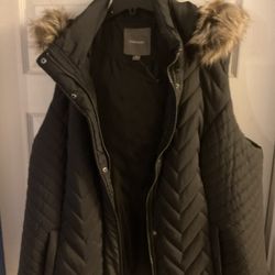 Womem’s Hooded Vest