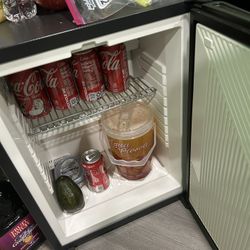 Samsung Tv/mini Fridge 