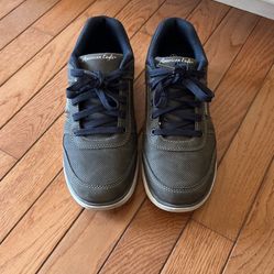 Boy Shoes Size 6 Like New 