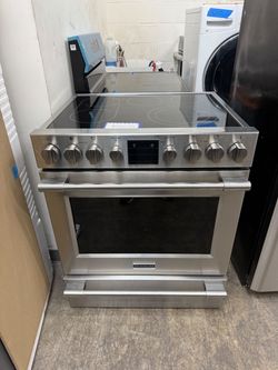 Frigidaire Professional 30in Slide In Electric Stove 4 Months Warranty