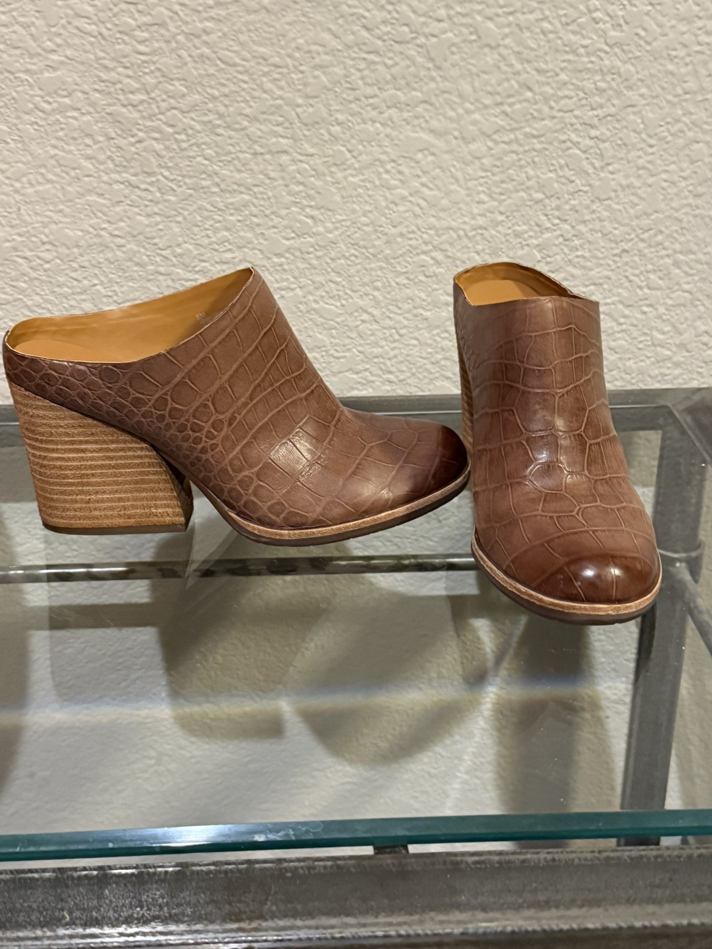 Kork-Ease Challis heeled mule with a croc-embossed leather upper - size 8