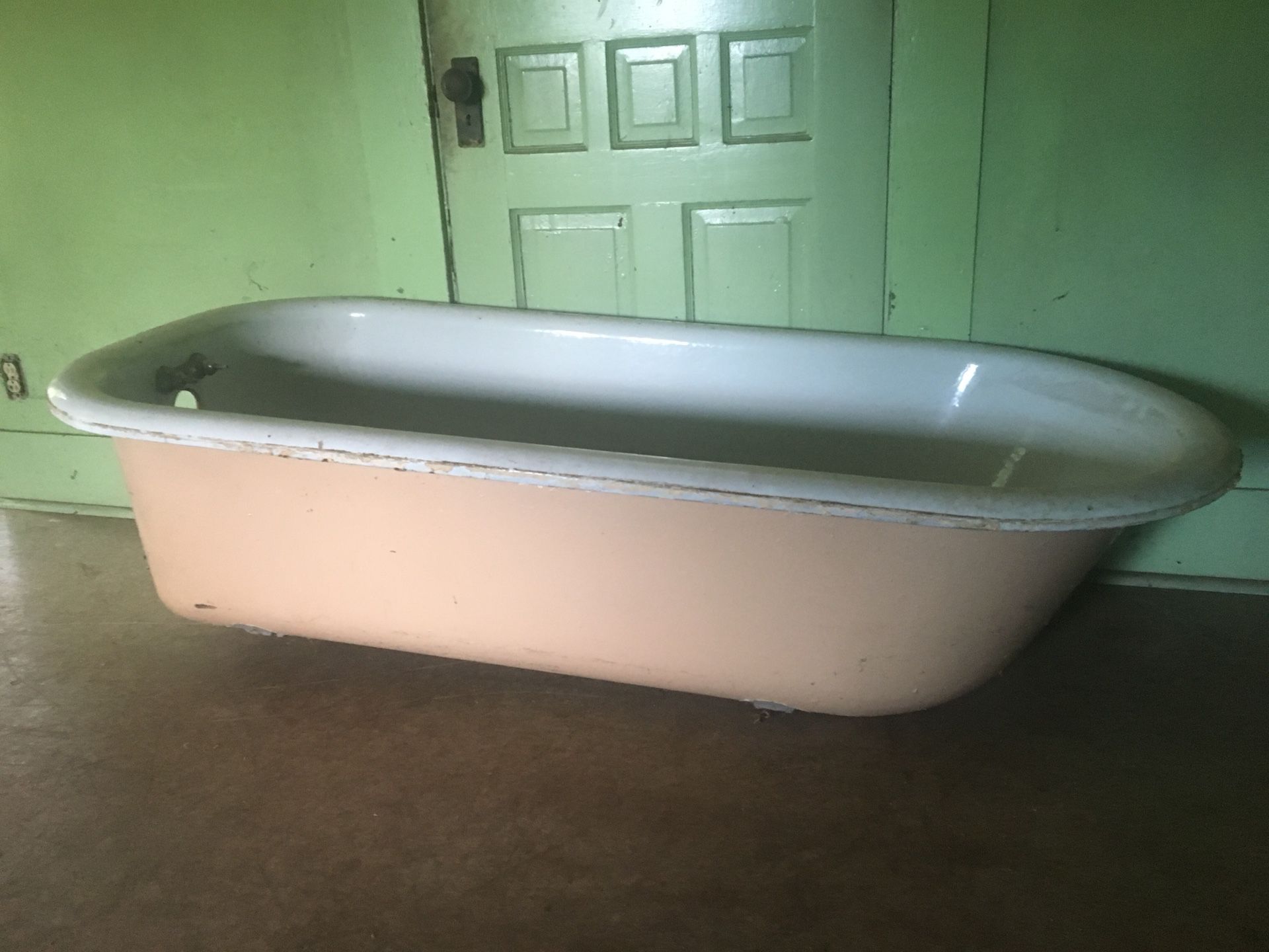 Antique Clawfoot tub. 1912