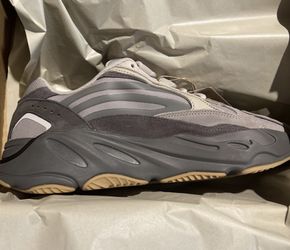 Adidas Yeezy 700s Tephra Size 8.5