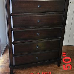 Dresser  Ashley   5 Drawers