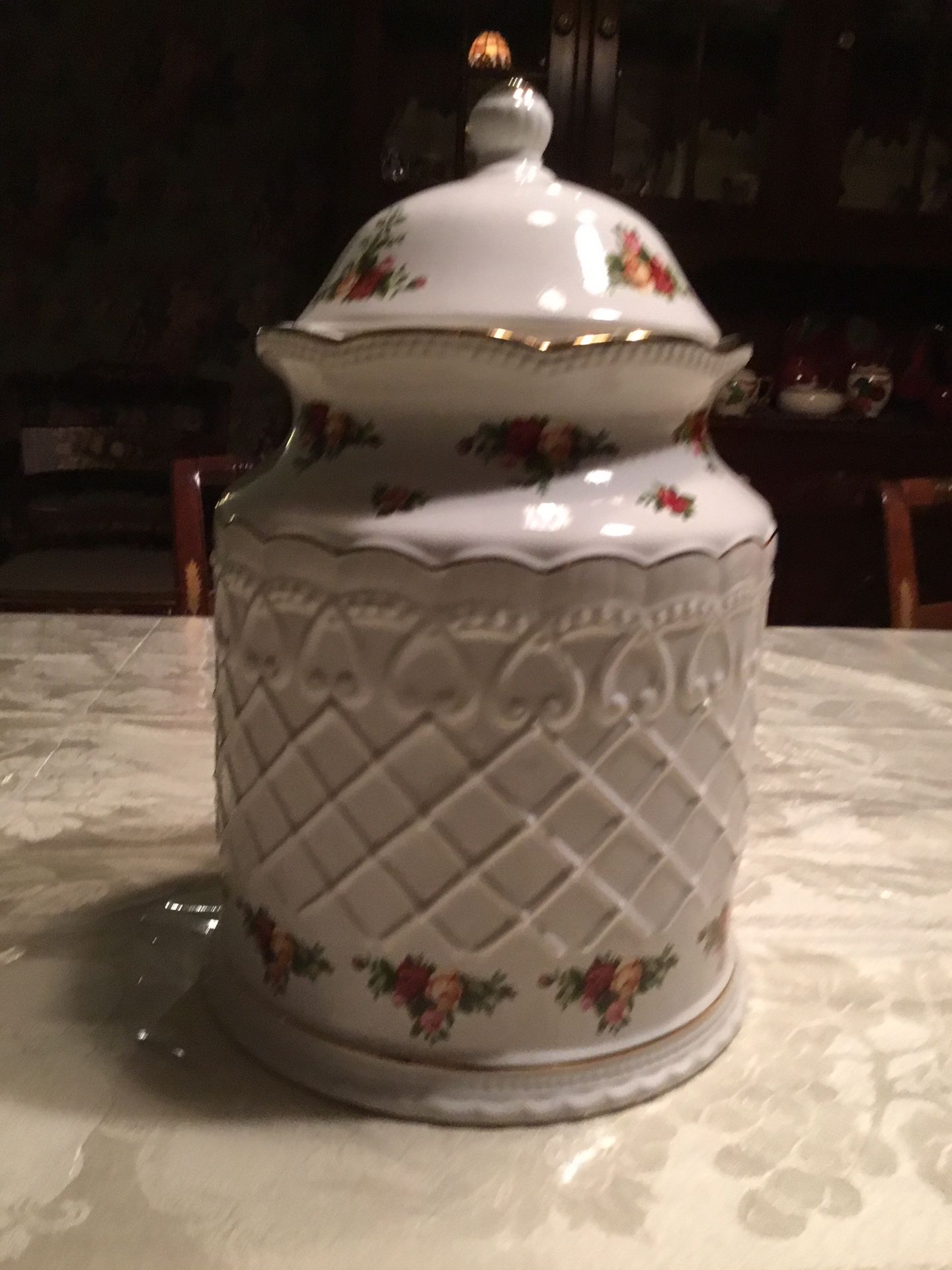 Beautiful Royal Albert China “Old Country Roses” Ex. Lg. Cookie Jar.