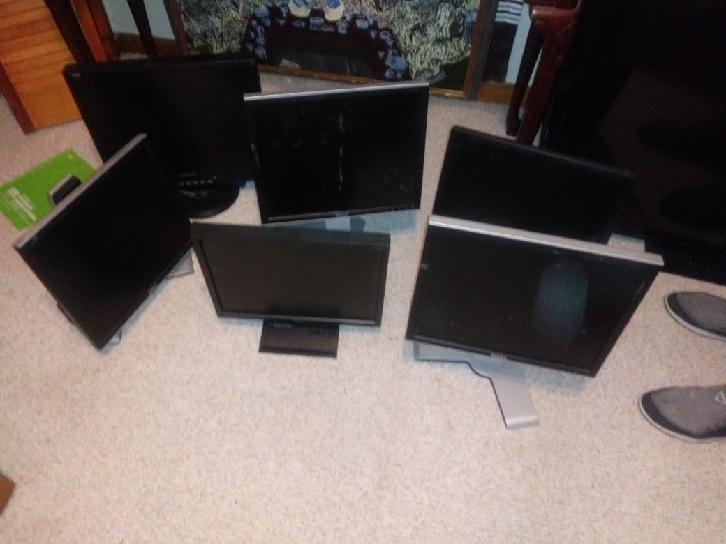 Computer Screens mostly Dell (Parts)