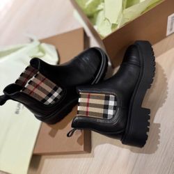 Burberry Brand New Shoes 