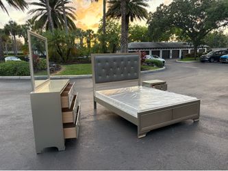 Beautiful Bedroom Set Queen Size Solid Wood Silver Color In Excellent Condition by Coaster Furnitur