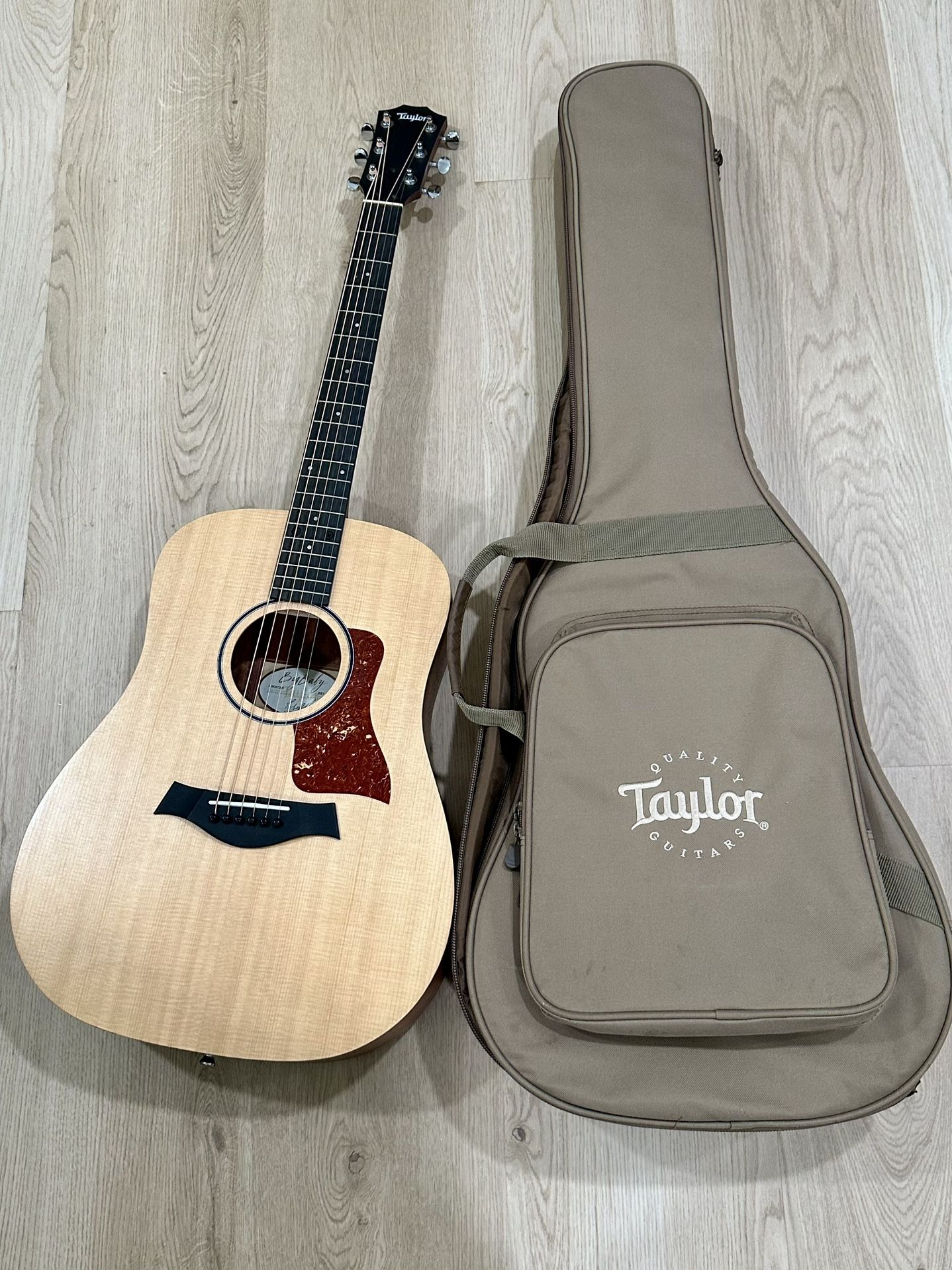 Taylor Guitar (Big Baby)