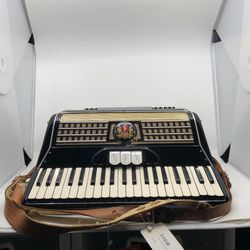 03111 Lyric Accordion 480525