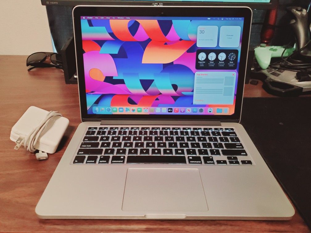 Apple MacBook Pro Laptop. Updated MacOS, 15