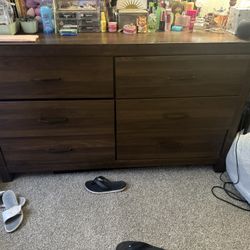 Dresser With Mirror 