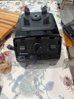Vitamix blender e 320 with 64 oz container
