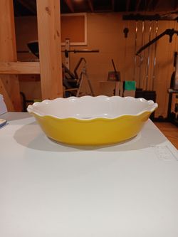 Pie Dishes in Excellent Condition