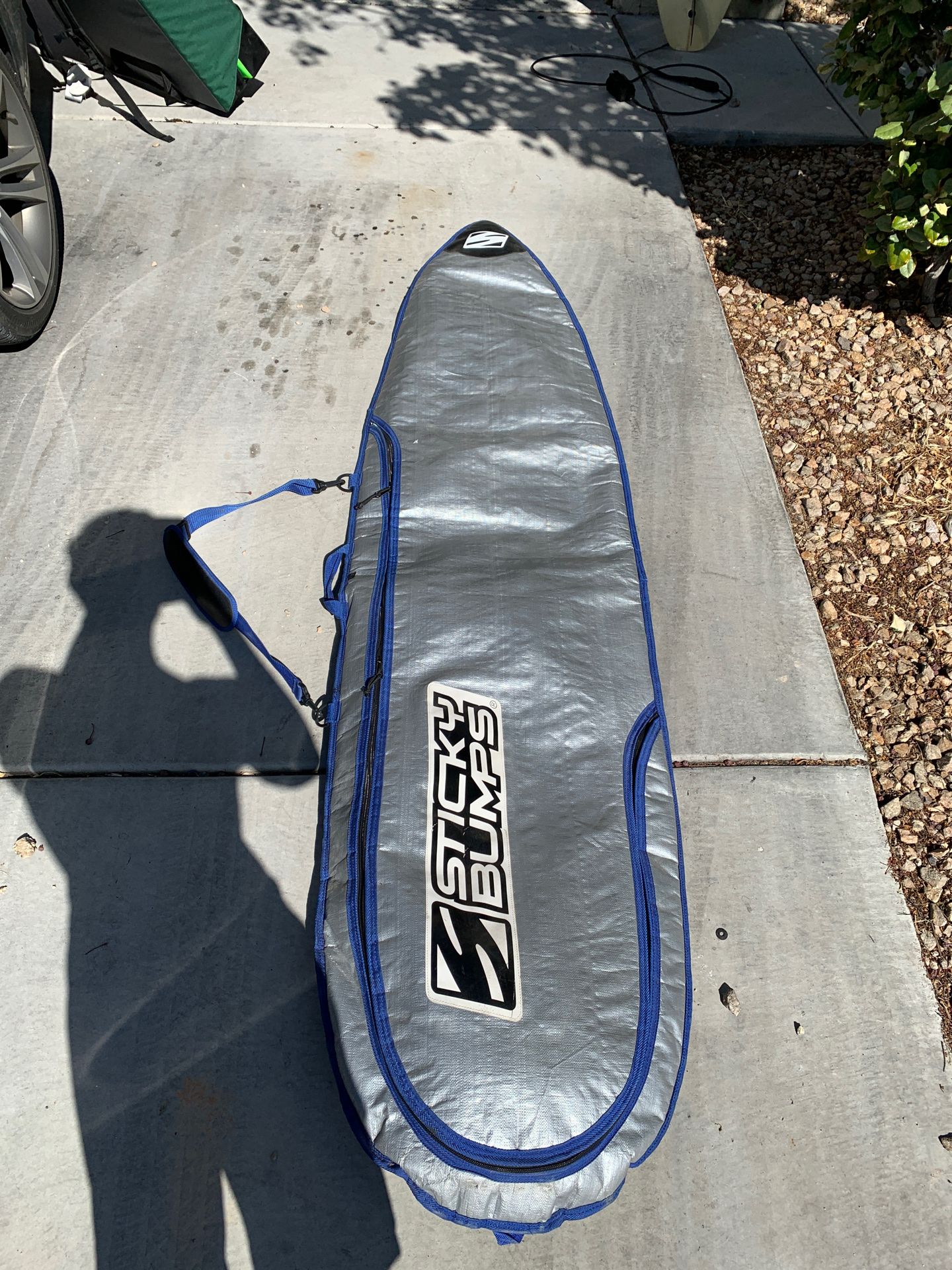 Sticky bumps surfboard bag