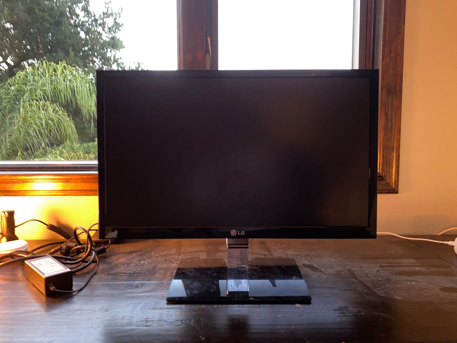 LG HD monitor