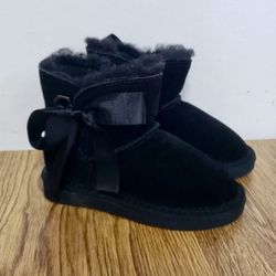New Black Bearpaw Fur Lined Boots