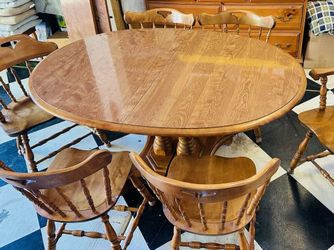 Oakwood Kitchen Table w/ 6 Chairs