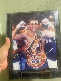 Oscar De La Hoya Signed Photo 8x10 Boxing Autograph item has been authenticated