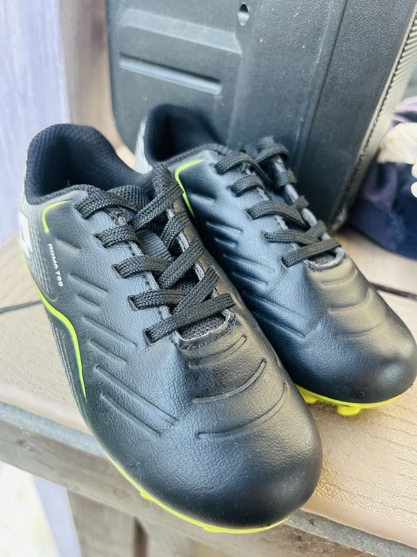 Kids soccer cleats