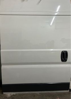 RAM PROMASTER RIGHT SLIDING DOOR