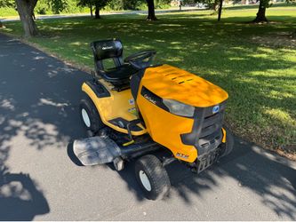 Cub cadet XT2Riding mower