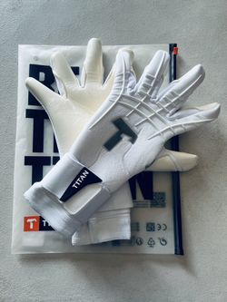Titan ,WHITE BEAST 3.0 Gloves Size 8