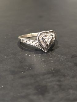 14k white gold diamond heart ring