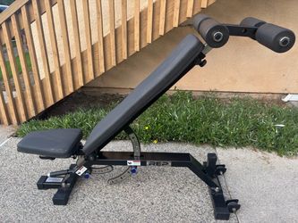 REP Fitness AB-5000 Zero Gap Adjustable Weights Bench ( WEAR AND TEAR ON THE BACKBOARD ) but still fully functional