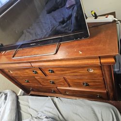 Queen Bedset Price Is 100