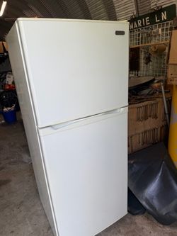 vissani fridge white