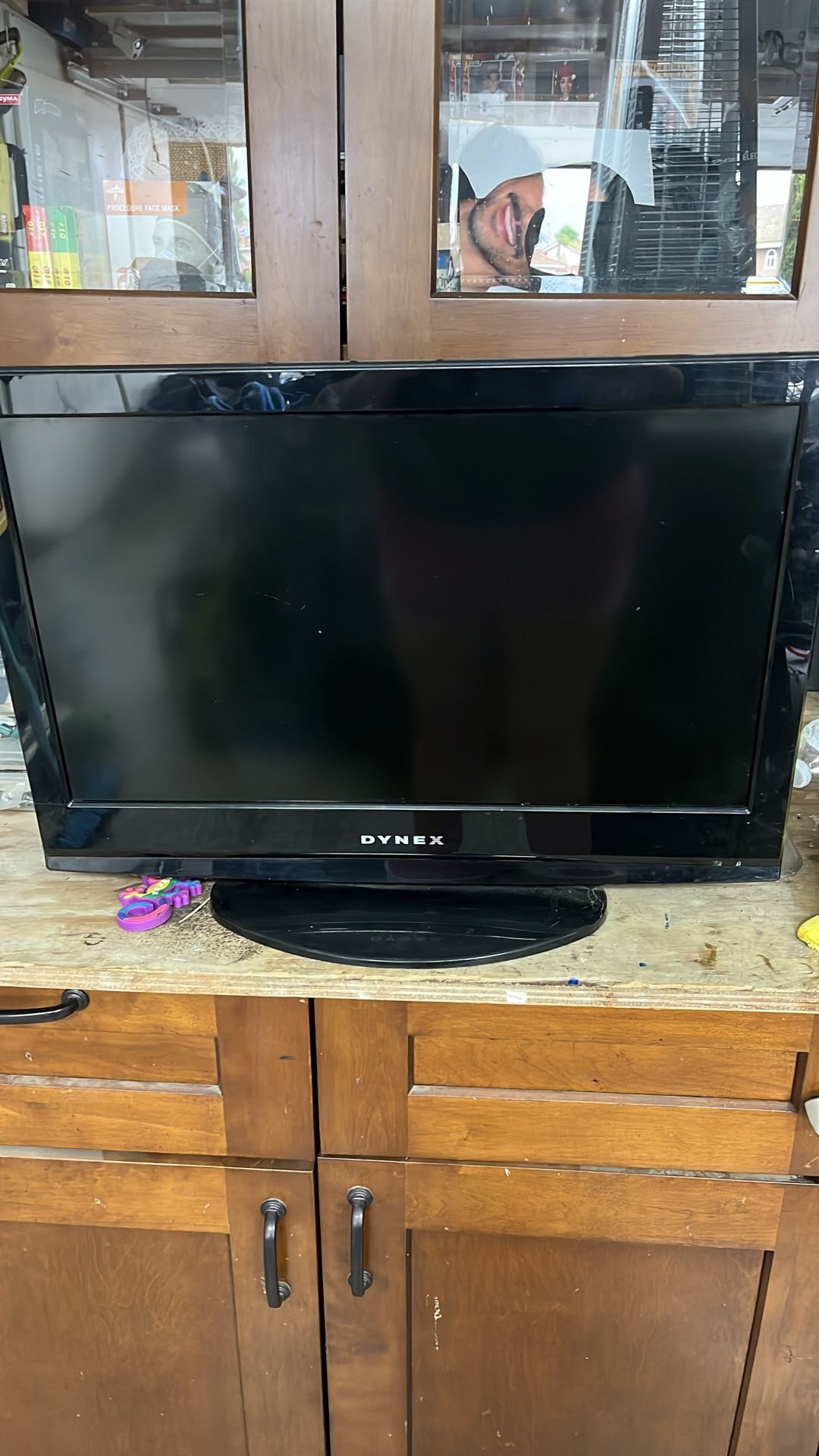 Black 20 inches tv