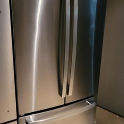 GE stainless steel refrigerator 