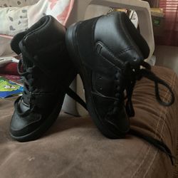 Little Boys Sz 11 -DC Shoes$20