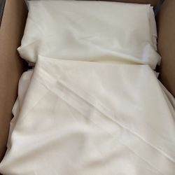 Like New!! Sancua Round Tablecloths