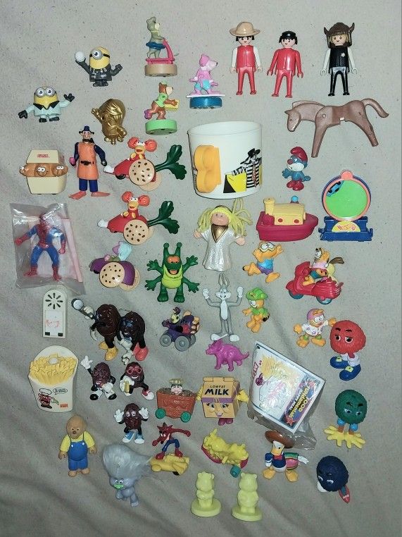 Lot of 49 Vintage Fast Food Collectibles McDonalds Wendy's Burger King Arbys