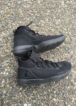 Boys Jordan's size 6y