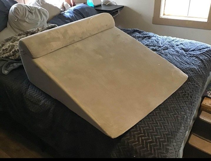 Wedge Pillow 
